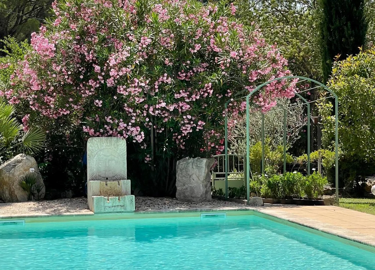 Domaine Au Coeur Des Alpilles Bed and Breakfast Maussane les Alpilles 0*,  Frankrijk