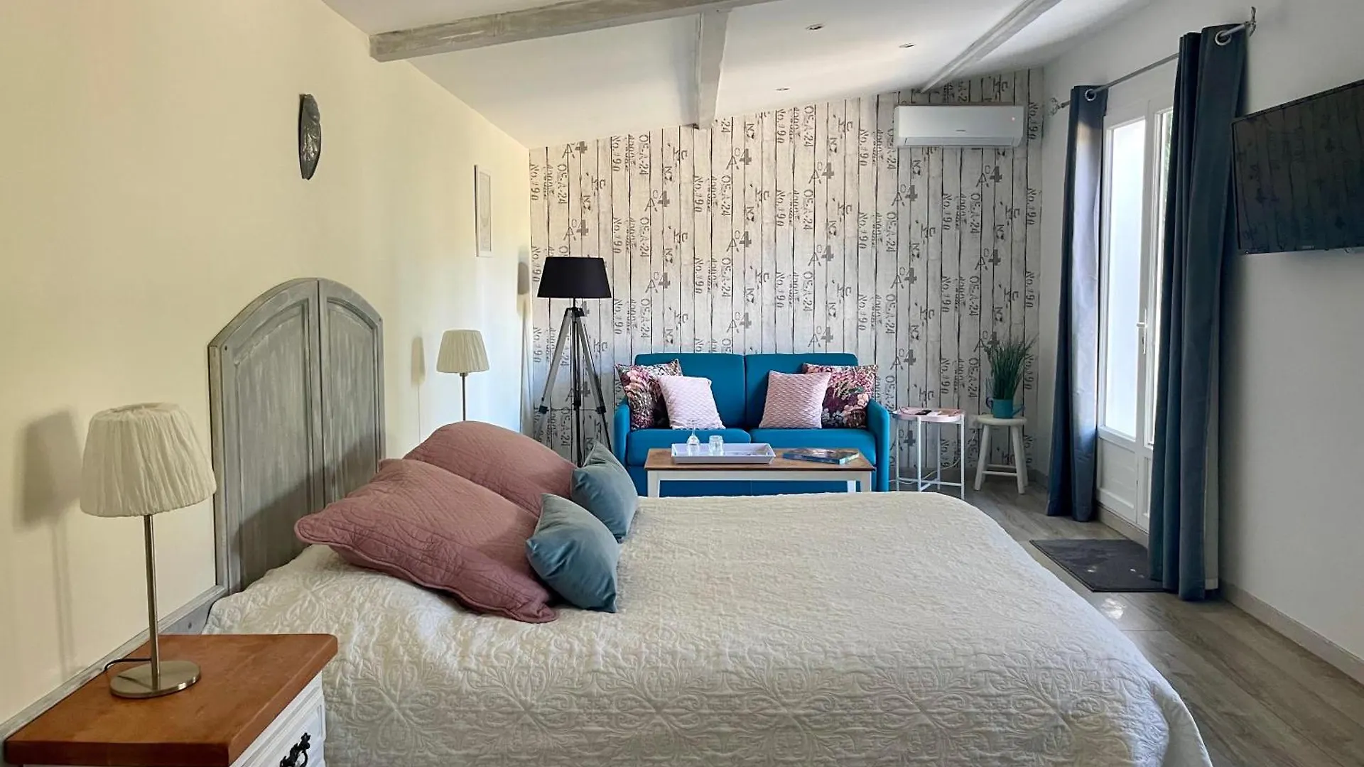Domaine Au Coeur Des Alpilles Bed and Breakfast Maussane les Alpilles Bed & Breakfast